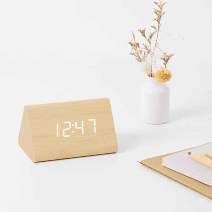 Đồng Hồ Để Bàn ARTBOX Hàn Quốc Hình Tam Giác Bằng Gỗ