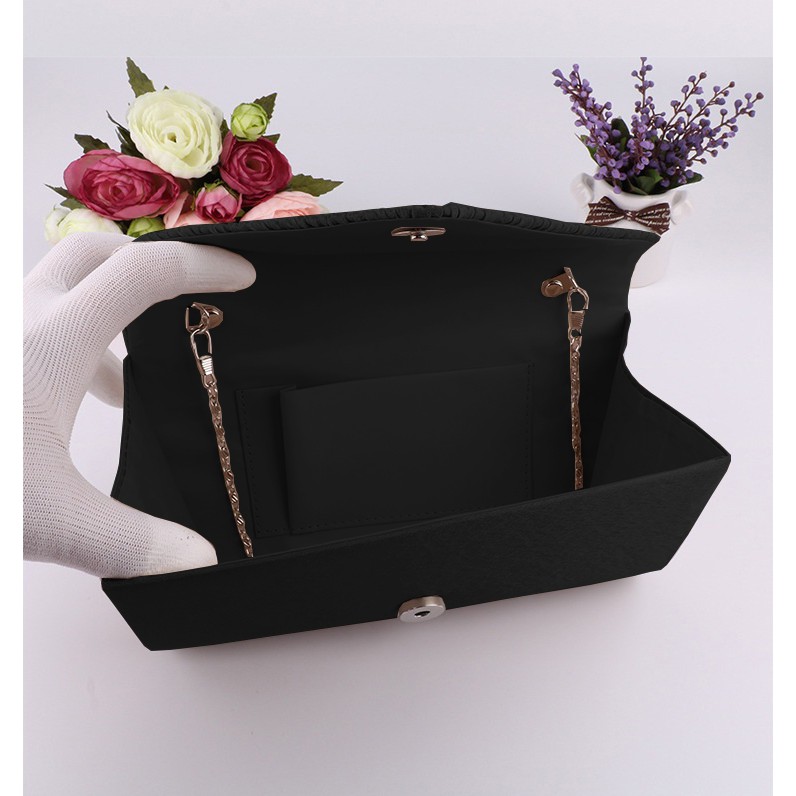 Clutch V Cầm Tay Khóa Bấm Màu Đen  STG