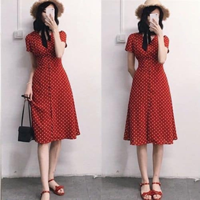 Đầm bi đỏ from dài kết hợp hàng khuy nút đỏ | BigBuy360 - bigbuy360.vn