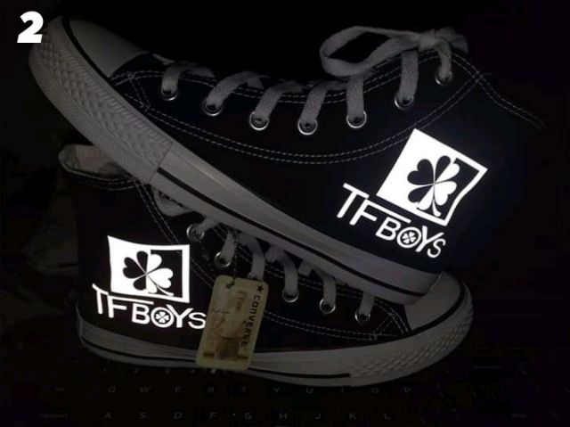 Giày TFBOYS Có Phản Quang Đủ Size