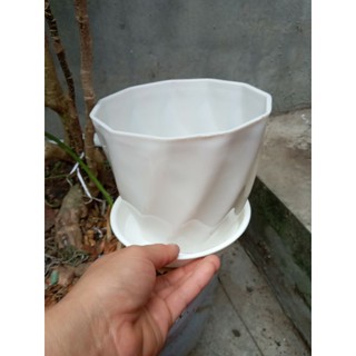 Chậu nhựa cao cấp kèm đĩa rộng 16cm x14cm