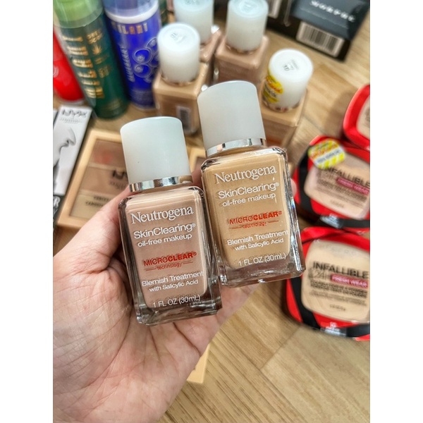 Kem nền cho da dầu mụn Neutrogena SkinClearing Oil-Free Makeup