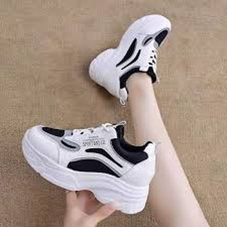 Giày thể thao mẫu mới