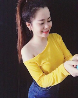 Áo lệch vai tay dài