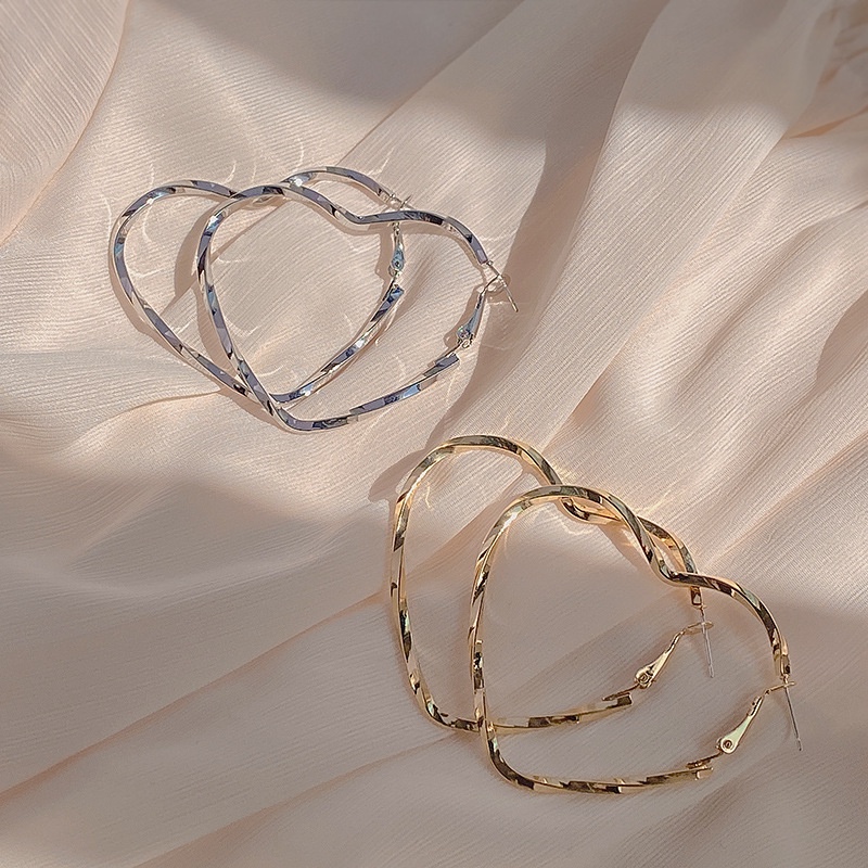 Bông Tai Hình Trái Tim Bằng Kim Loại Phong Cách Âu Mỹ Thời Trang Sang Trọng Cho Nữ