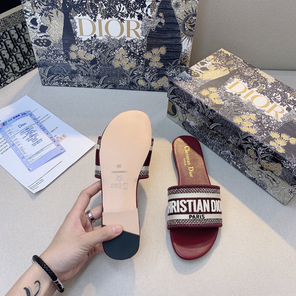 Xăng đan Đế Bằng Cổ Điển Không Có Hộp Cho Nữ