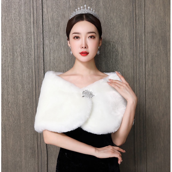 Áo choàng lông cúc đá cho cô dâu màu đông, giá 155k | BigBuy360 - bigbuy360.vn