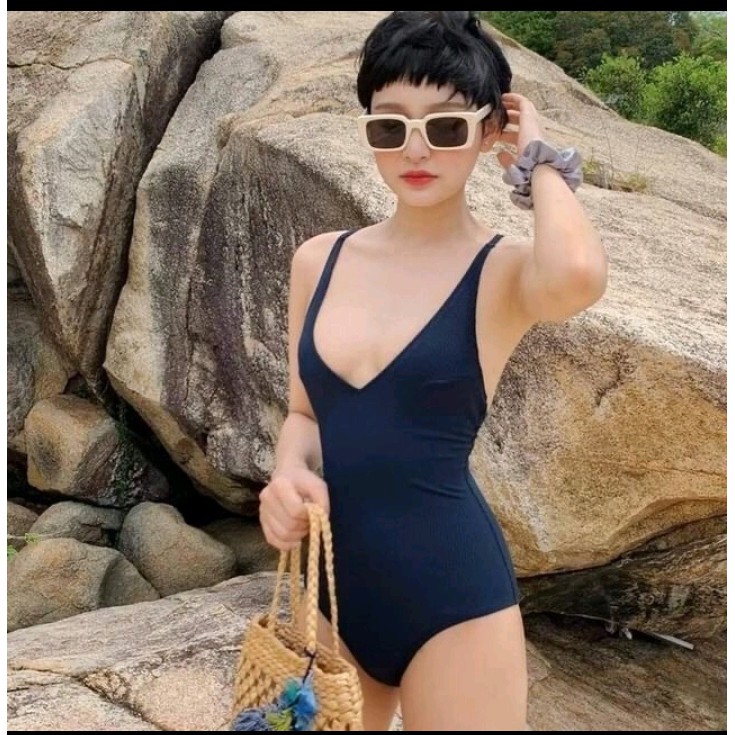 Đồ bơi nữ bikini đi biển một mảnh màu đen Hiền Hồ VATIXA BKN78