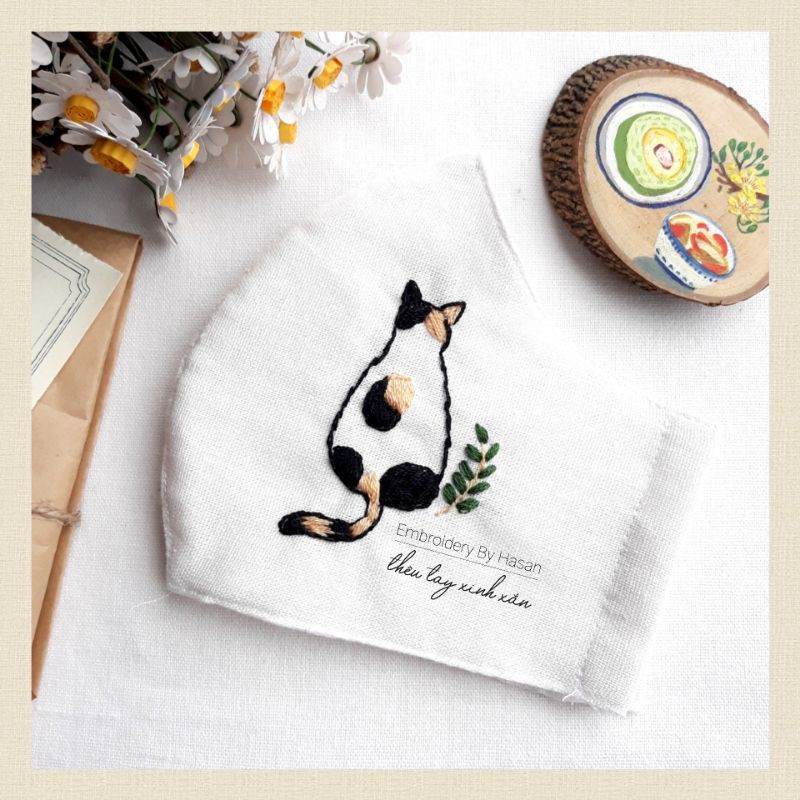 Khẩu trang vải 3 lớp linen, thêu tay con mèo, nhím, cáo và chim cú 🐦🐦🐦 | BigBuy360 - bigbuy360.vn