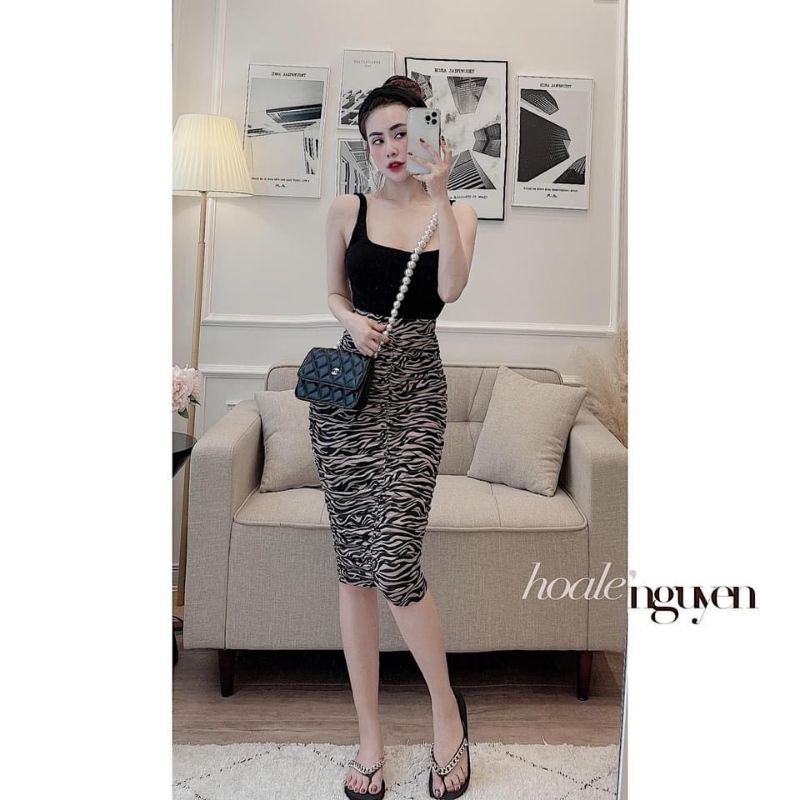 set 2ct: áo 3 lỗ đen mix cv sọc kẻ rúm sang cha hr