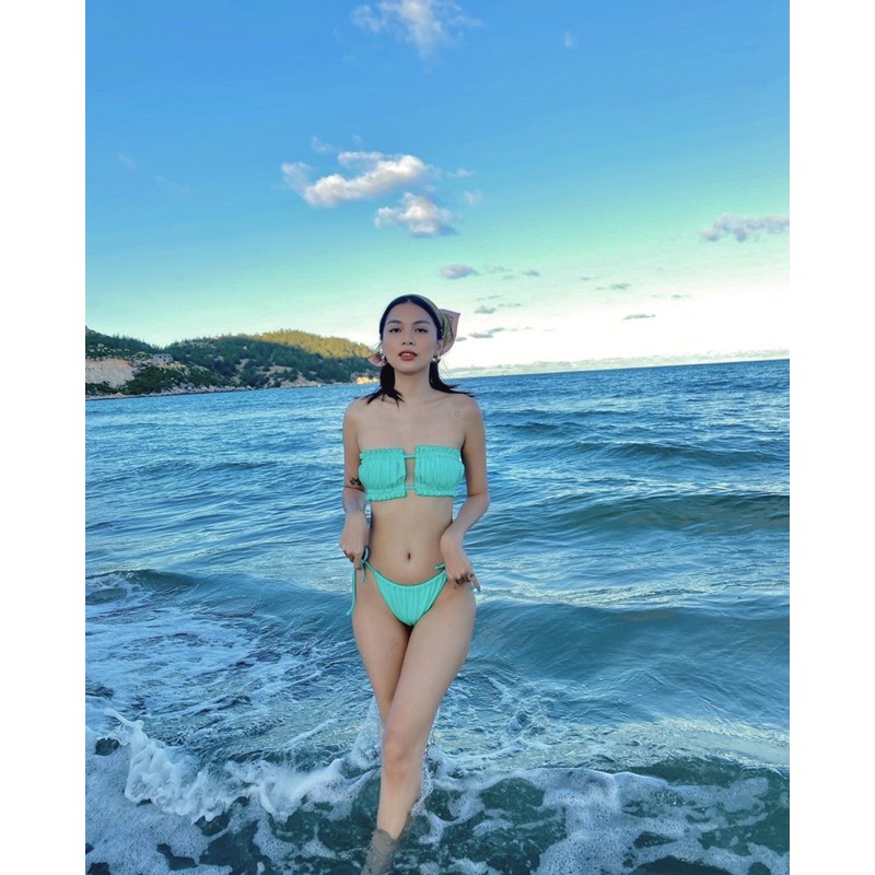 bikini nhúng ngực