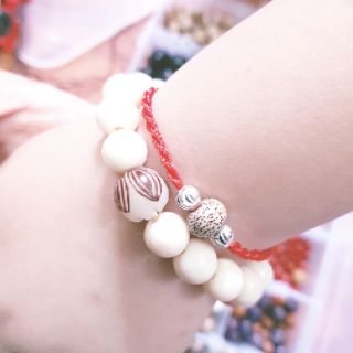 Vòng tay chỉ đỏ may mắn!