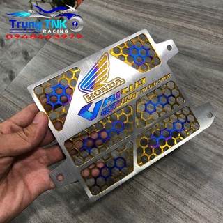 Che két nước titan gắn vario.