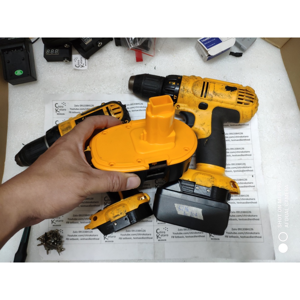 Đế chuyển chân khoan, vit Dewalt 18V NiCD/NiMH đầu đút sang dùng pin cài Makita