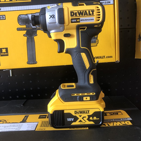 Máy bắt vít pin Dewalt DCF 887 . Bảo hành chính hãng 3 năm - Free ship