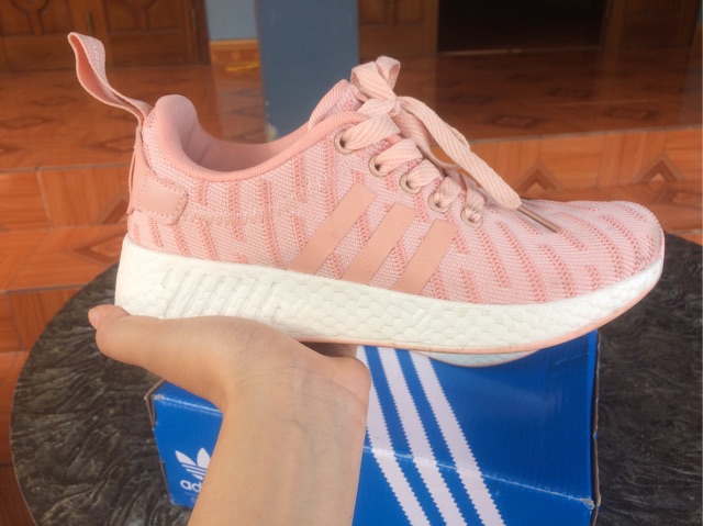 Pass NMD R2 Pink