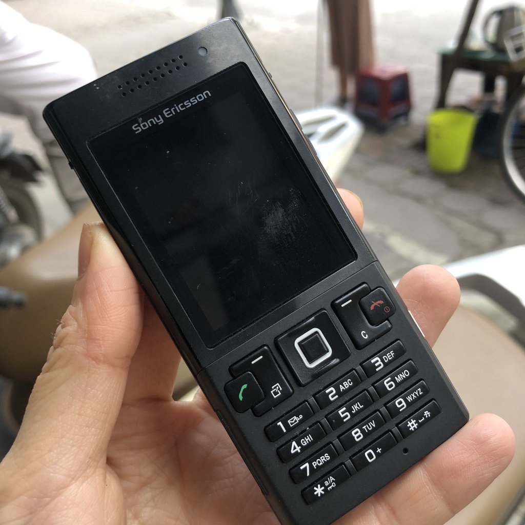 Điện thoại siêu mỏng Sony T700 zin chính hãng