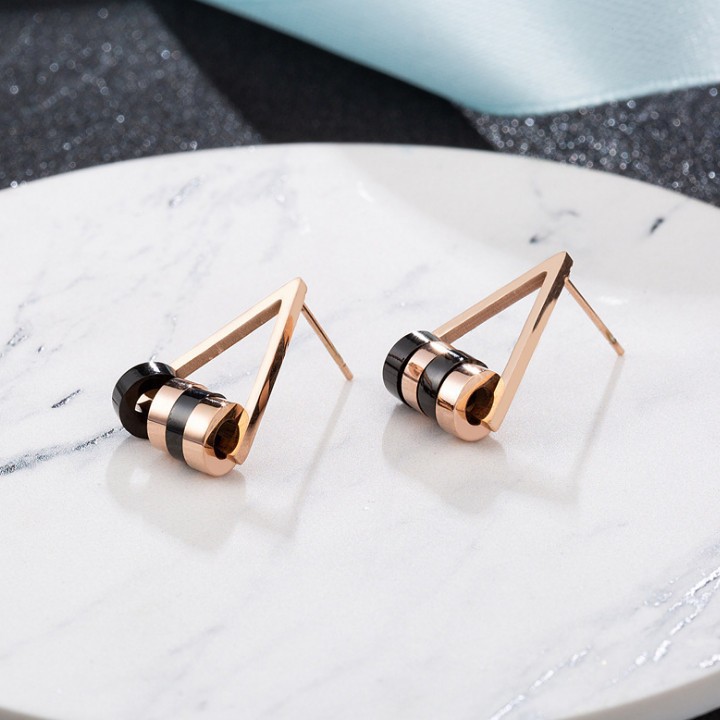 Bông Tai Tam Giác Titan Không Đen TT 1738