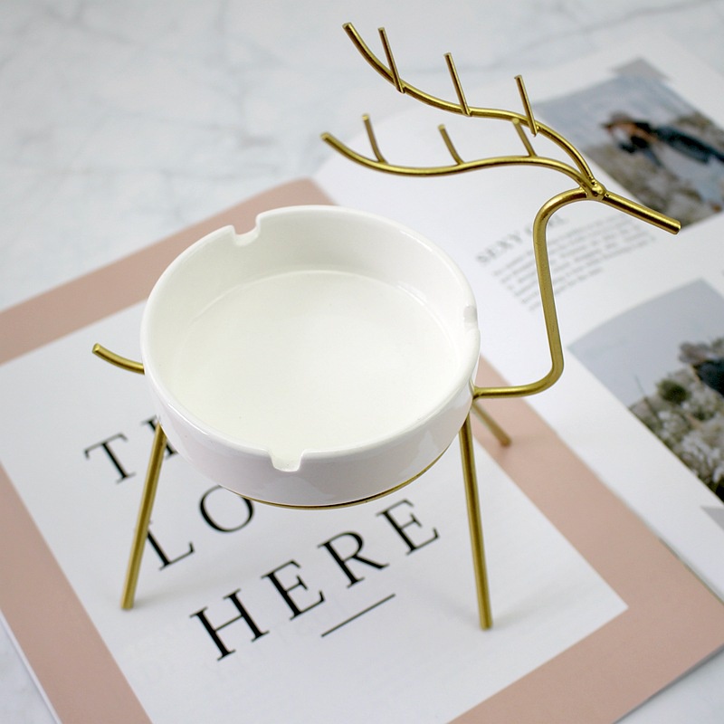 Gạt tàn thuốc hình hươu bằng kim loại thiết kế tinh xảo và sang trọng