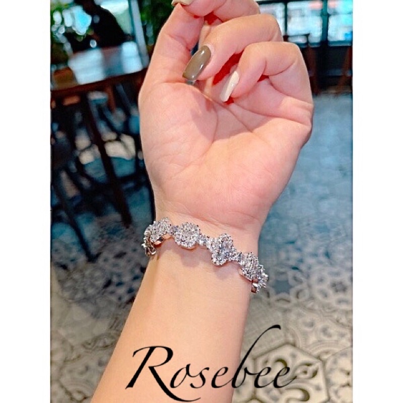 Vòng tay cỏ bốn lá hiệu LV full xoàn Italy sang trọng