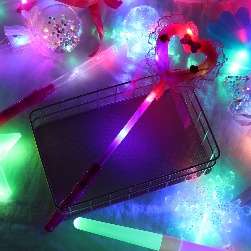 Que phát sáng bóng LED hình hoạt hình dùng trong dịp Giáng sinh/năm mới