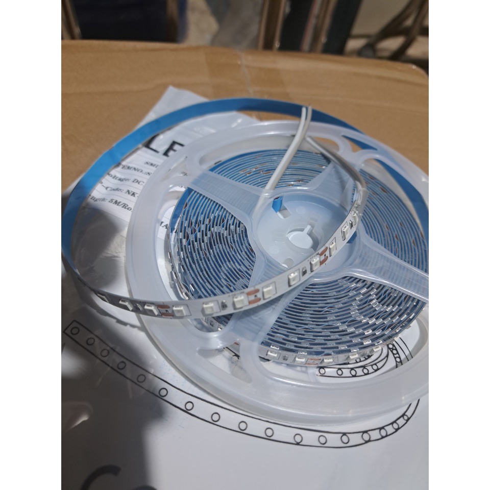 Led dây dán 120b/m cuộn 5m ánh sáng xanh lá,xanh dương,đỏ siêu sáng có keo dính 2 mặt dễ sử dụng.