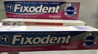 Keo dán hàm răng giả Fixodent