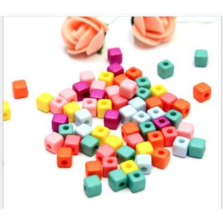 (P132-20) 10-50gam Hỗn hợp hạt nhựa vuông nhiều màu 6mm làm đồ chơi, trang trí