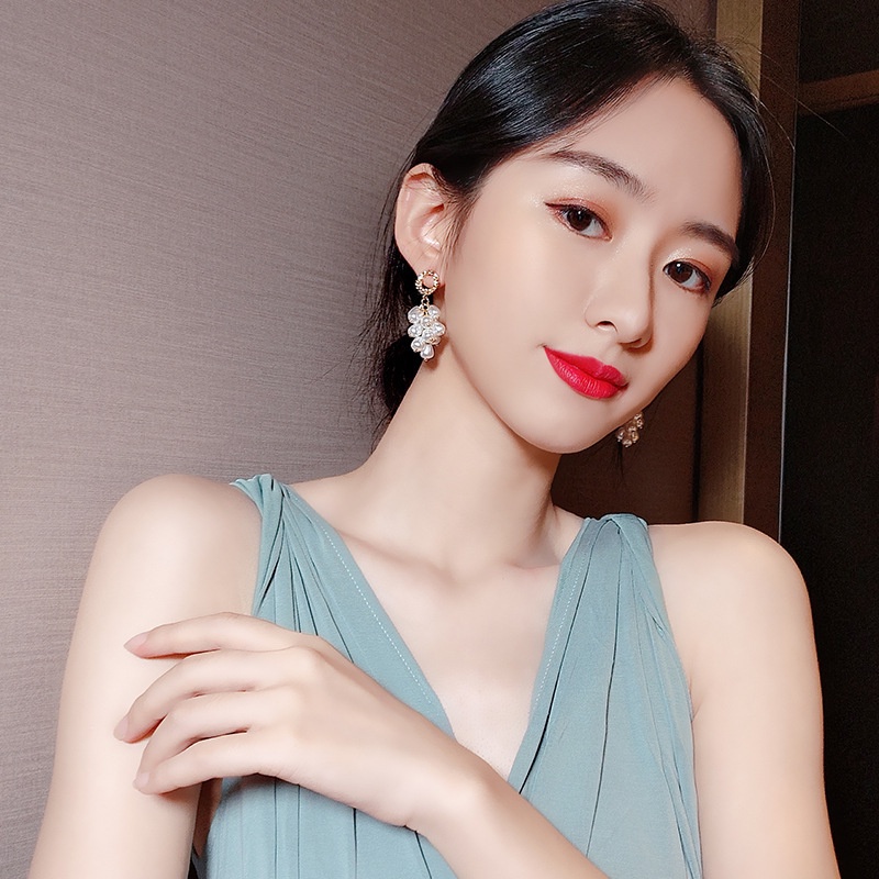 Đôi Bông Tai Dáng Rơi Họa Tiết Lá Nho Đính Ngọc Trai Thời Trang Cho Nữ