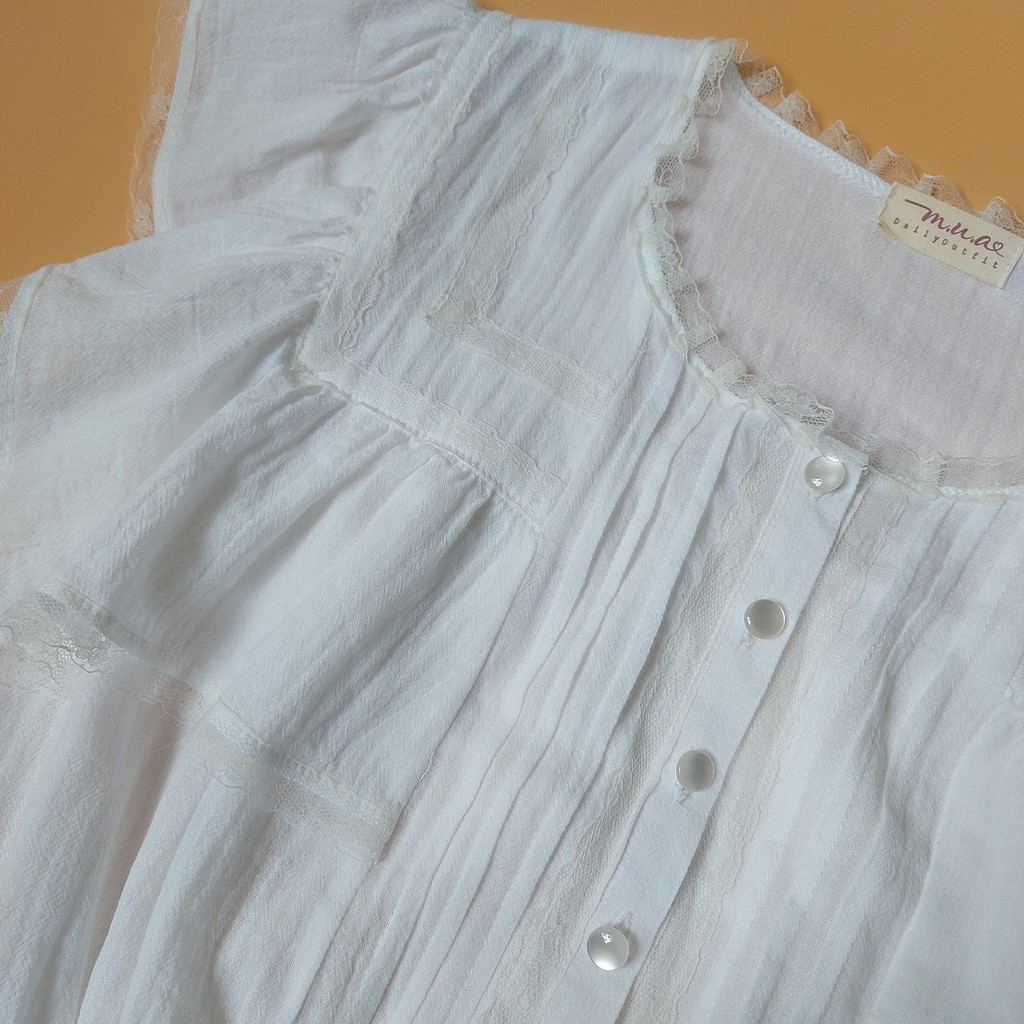 Áo croptop tiểu thư cổ phối bèo và ren