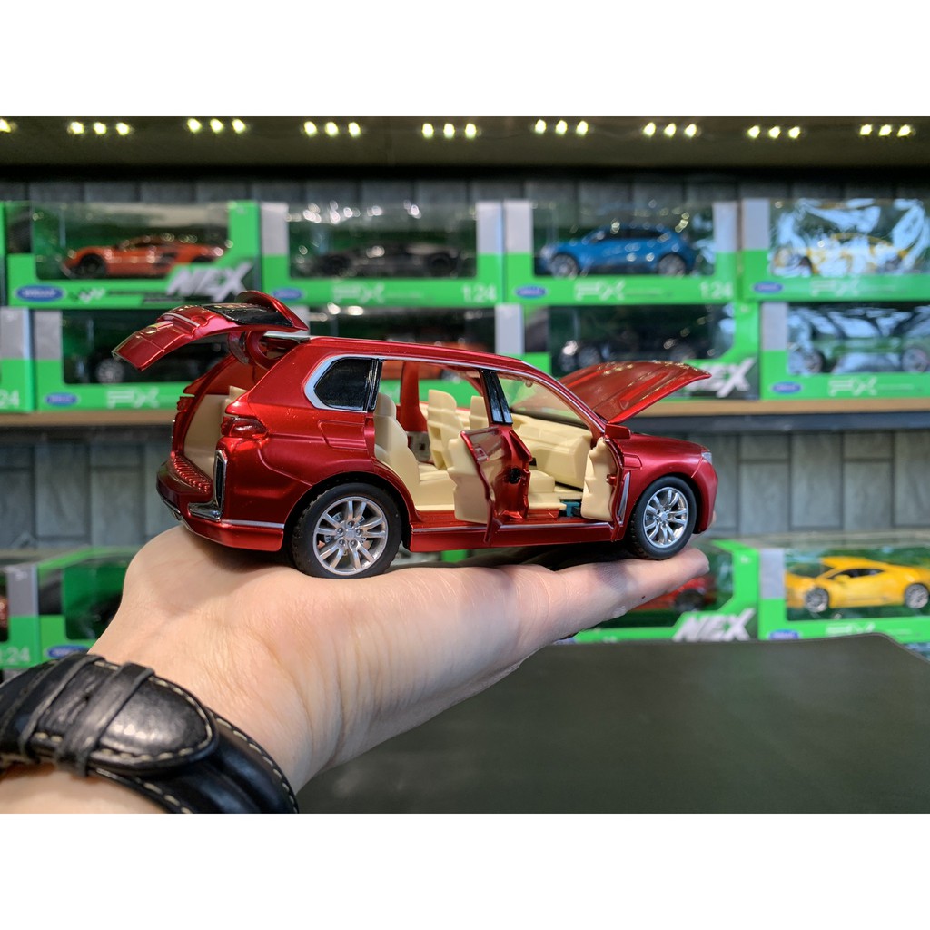 Xe mô hình hợp kim - Mô hình xe SUV BMW X7 tỉ lệ 1:32 màu đỏ