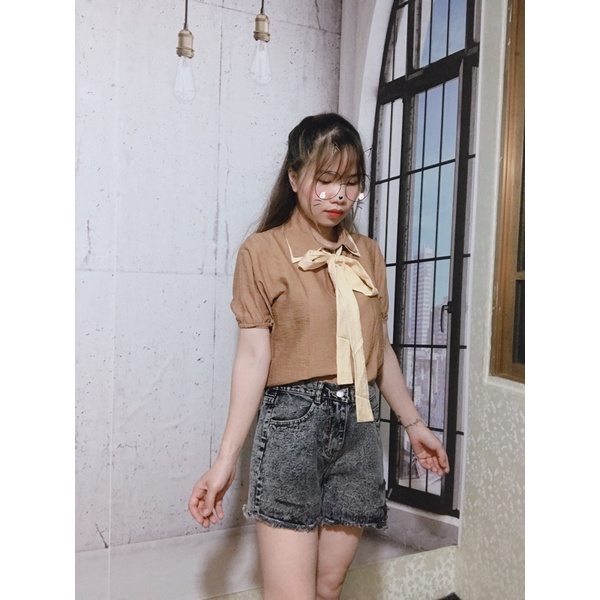 Áo sơ mi nâu kèm nơ xinh