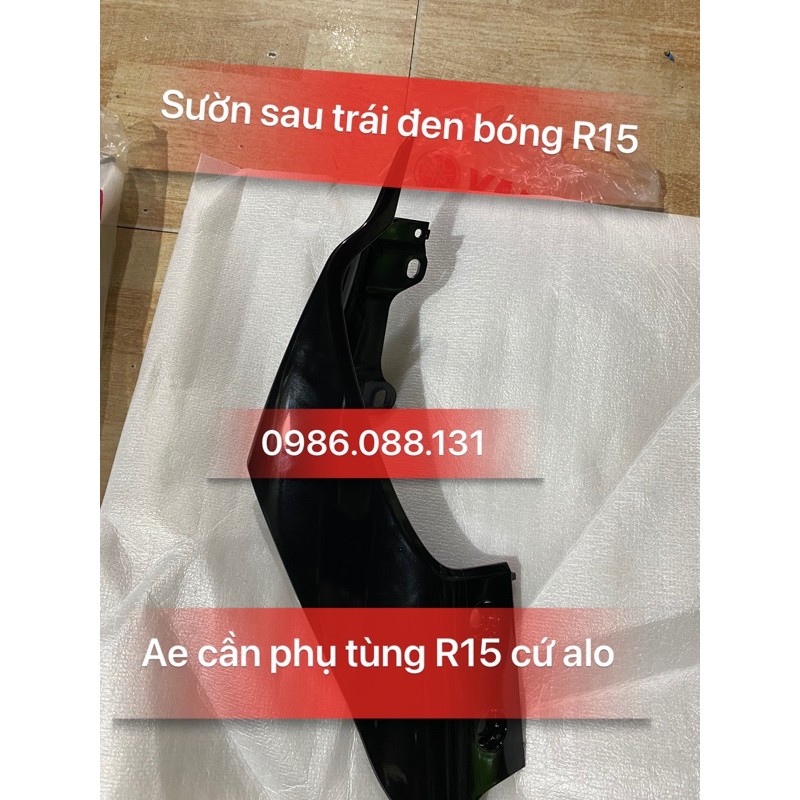 Sườn sau trái đen bóng R15v3 zin chính hãng