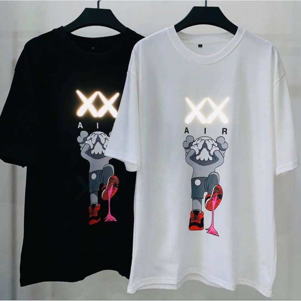 Áo thun KAWS phản quang unisex tay lỡ form rộng oversize | Tỉnh Lộ 10 | BigBuy360 - bigbuy360.vn