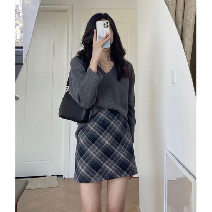 Áo len trơn cổ V dáng rộng chất đẹp ulzzang hàn quốc - Mono Boutique | BigBuy360 - bigbuy360.vn