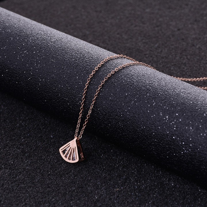 Dây Chuyền Quạt Giấy Titan Không Đen TT 1943