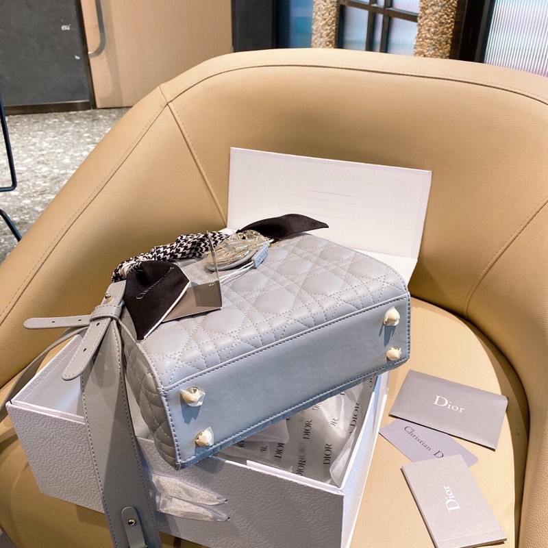 Túi xách lady da bò bản tag bạc sz 20