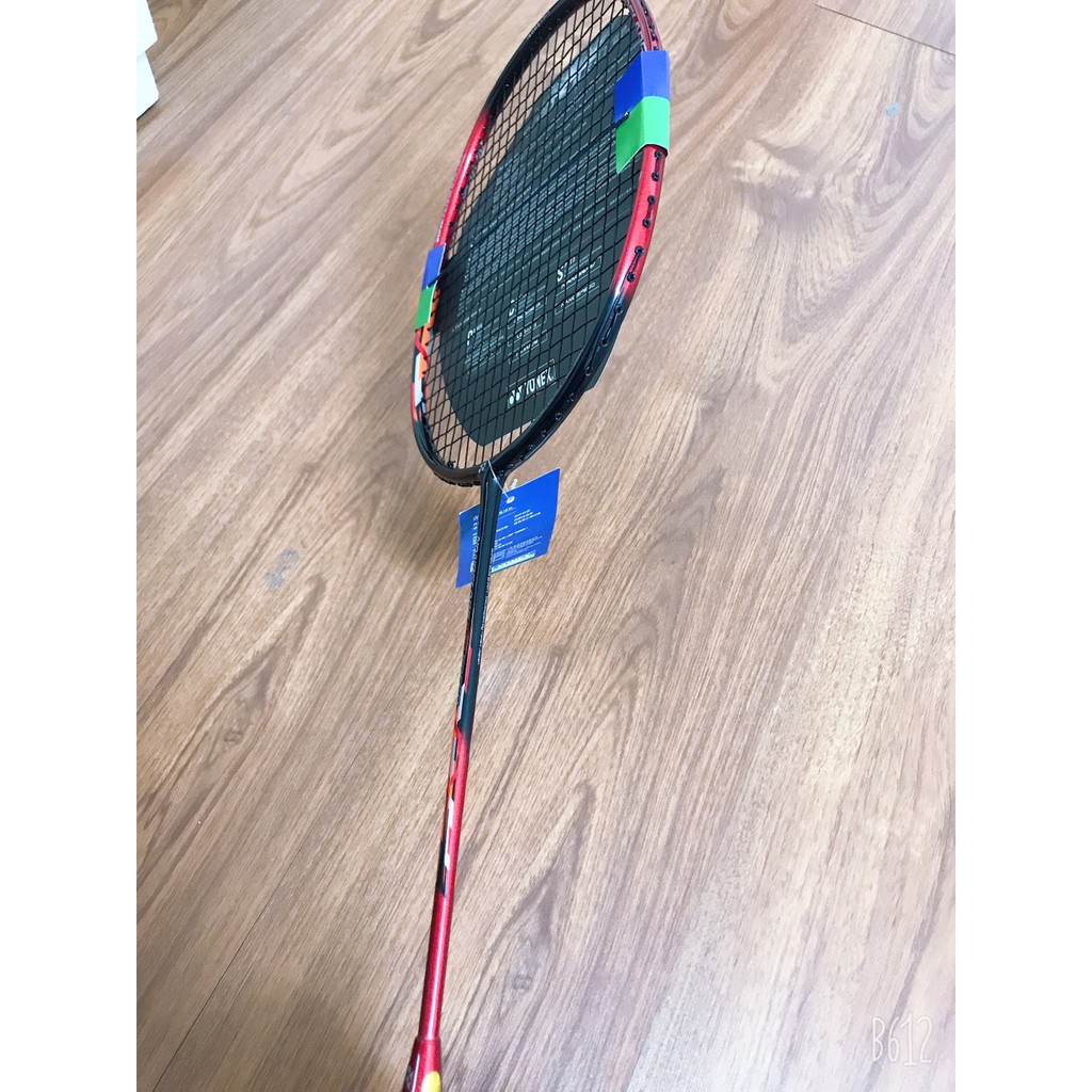 VỢT CẦU LÔNG YONEX KHUNG CACBON CỰC CHẮC CHẮN