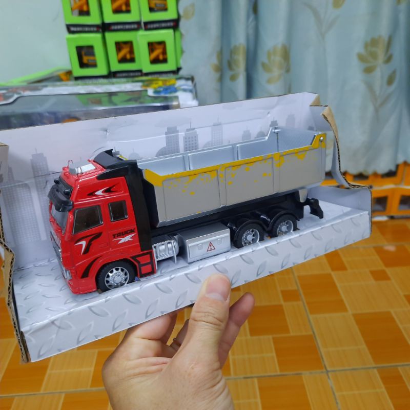 Xe ô tô tải đồ chơi trẻ em tỉ lệ 1:38 có âm thanh động cơ và đèn