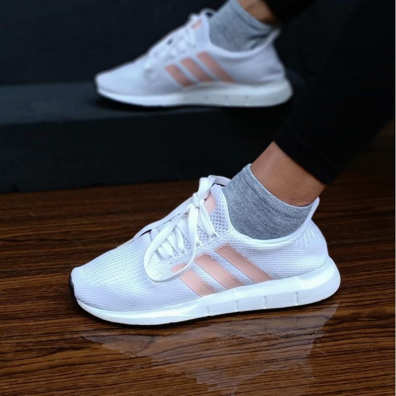 Giày Thể Thao Adidas Swift Run Thời Trang Năng Động