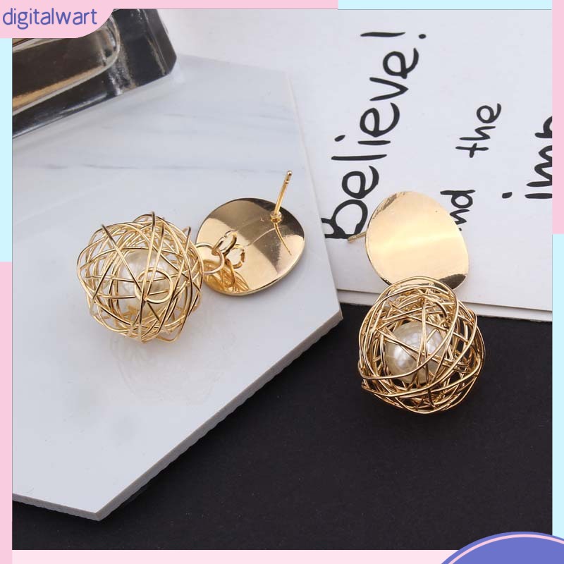 Đôi bông tai hợp kim họa tiết bóng tròn có hạt ngọc trai kiểu dáng cá tính cho nữ