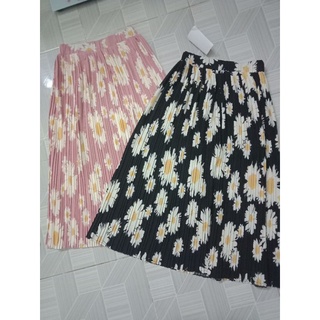 Chân váy hoa dập ly