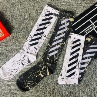 Tất cao cổ off white