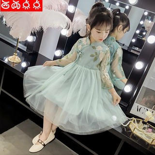 Đầm thời trang cho bé theo phong cách cổ xưa