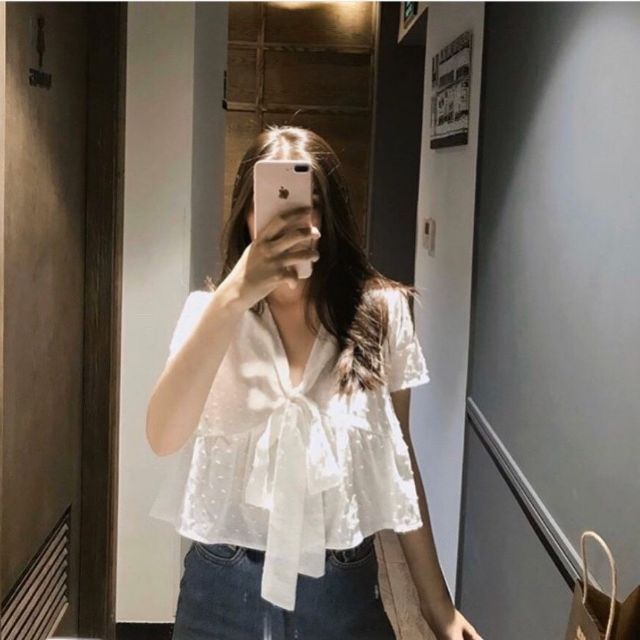 Áo cổ V nơ ngực