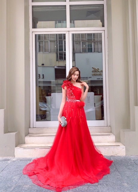 VIDEO THẬT 1000%  Đầm maxi dạ hội lệch vai đính lông vũ