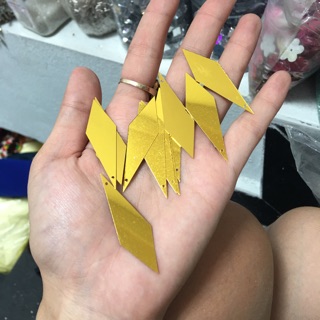 20 hạt nhựa hình thoi