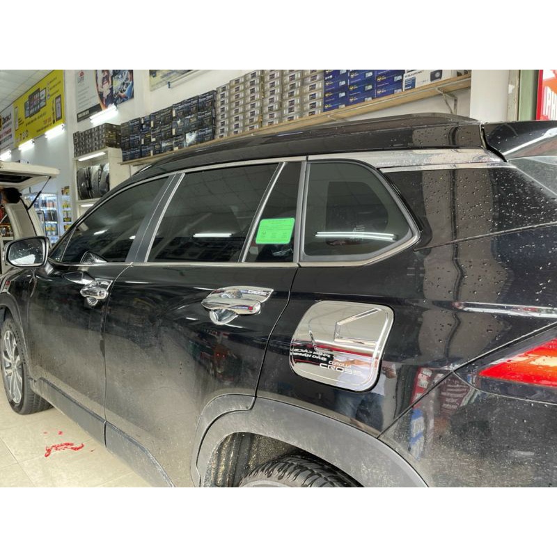 Ốp nắp xăng xe Toyota Cross 2020 2021 2022 2023 Mạ Crom/ Carbon Cao Cấp chống xước làm đẹp xe