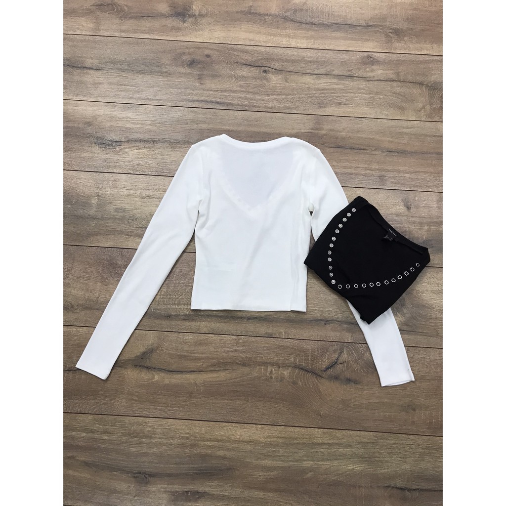 Áo thun cổ V tay dài