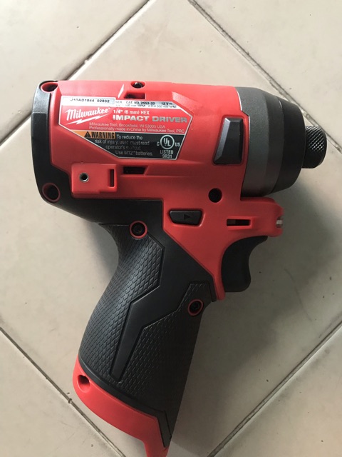Bắn vít milwaukee 2553
